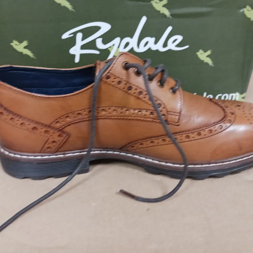 BOXED PAIR OF RYDALE MILLINGTON BROGUE MARKET BOOTS IN ELGIN TAN - 10