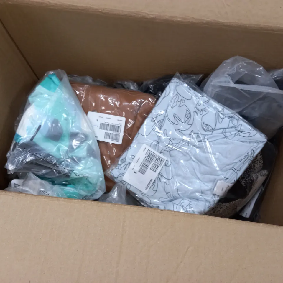 LOT OF 20 ASSORTED BAGGED CLOTHINGITEMS TO INCLUDE WHITE STUFF AND FRANK USHER