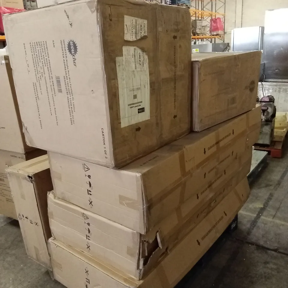 PALLET OF ASSORTED OUTDOOR PATIO RATTAN SOFA SET PARTS AND PIECES