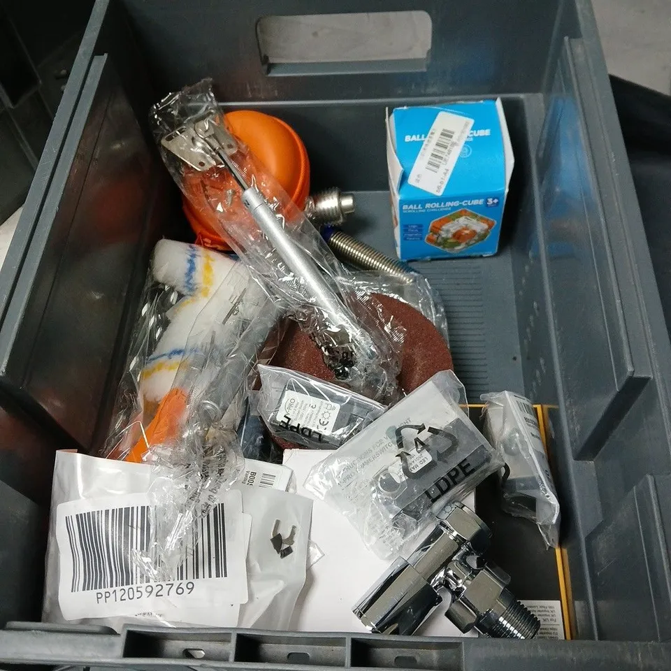 APPROXIMATELY 18 ASSORTED ITEMS TO INCLUDE PUKKA PAD, SHARP STAPLES, SHOWER HEAD ANGLE ADJUSTER, FRAGRANCE DIFFUSER ETC