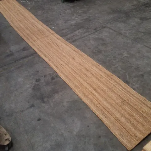 QUALITY DESIGNER AREA RUG APPROXIMATELY 60Γ800CM