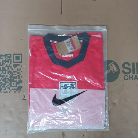 BAGGED NIKE ENGLAND FOOTBALL JERSEY IN RED SIZE LARGE
