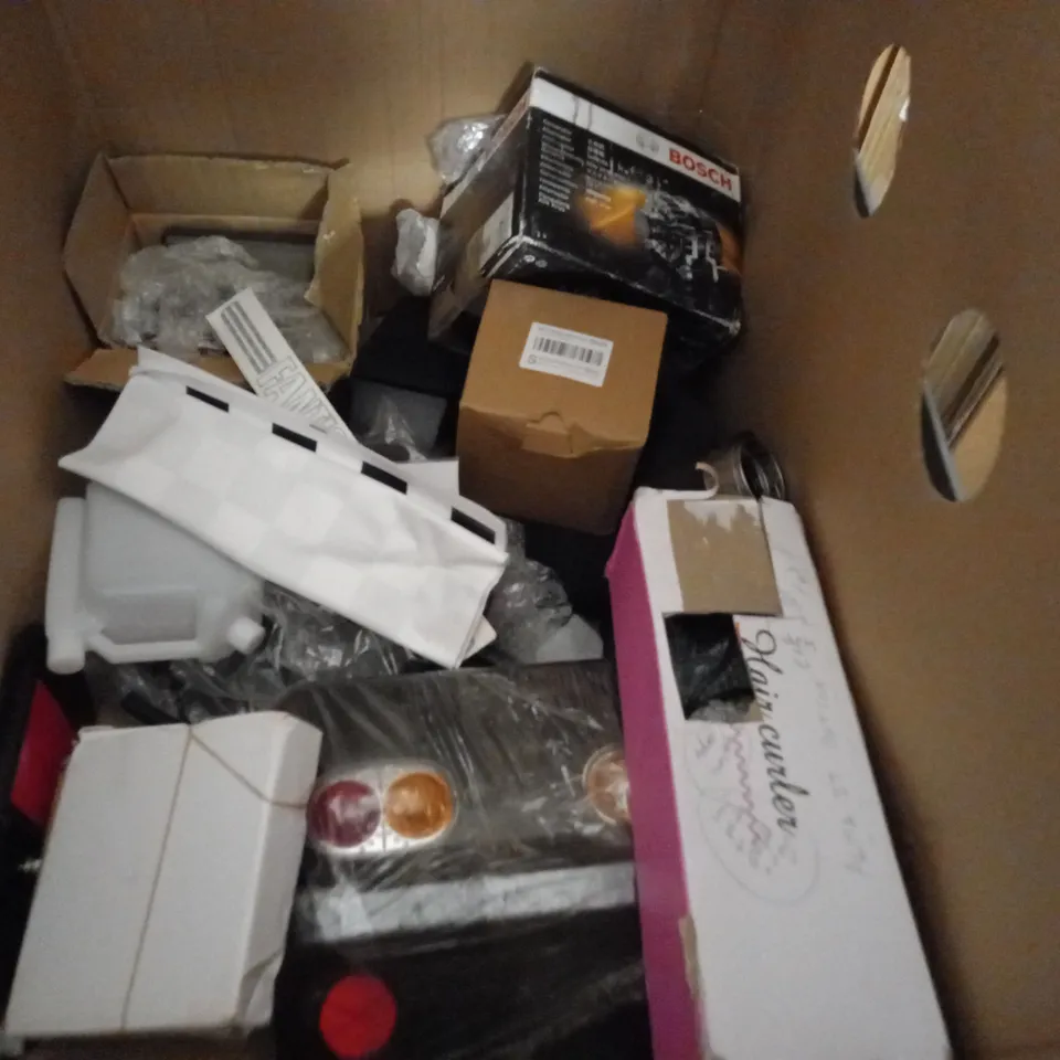 LARGE QUANTITY OF ASSORTED VEHICLE ITEMS TO INCLUDE LIQUID TRANSFER PUMP, OIL FILTER AND BOSCH ALTERNATOR PARTS - COLLECTION ONLY