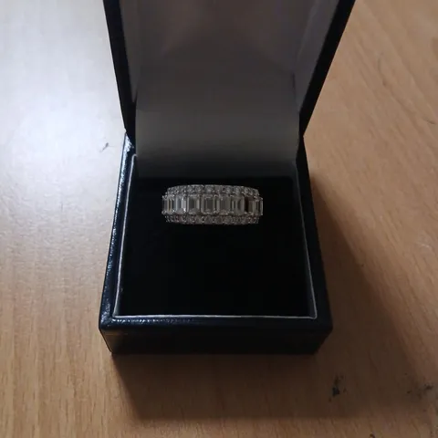 OUTLET FIRE LIGHT 2.45CT LAB GROWN DIAMOND EMERALD CUT RING 9CT GOLD