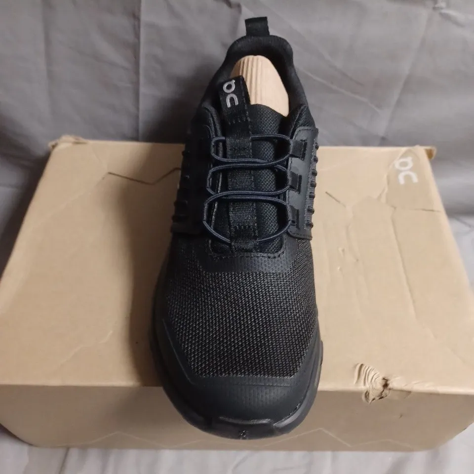 BOXED PAIR OF KIDS On Running TRAINERS – UK SIZE 2.5