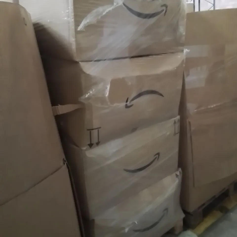 PALLET CONTAINING A LARGE QUANTITY OF PHONE CASES,SCREEN PROTECTORS 