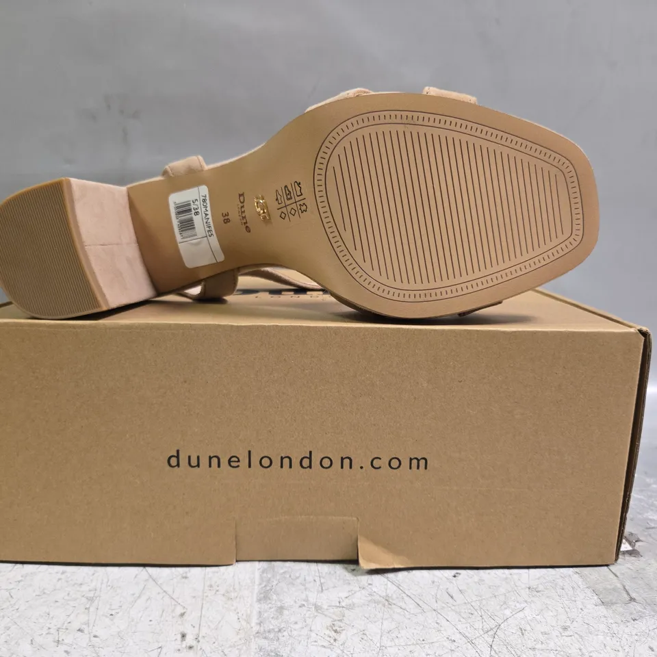 BOXED PAIR OF DUNE LONDON 780 MANIFES OPEN TOE BLOCK HEEL SANDALS IN CARAMEL SIZE 5