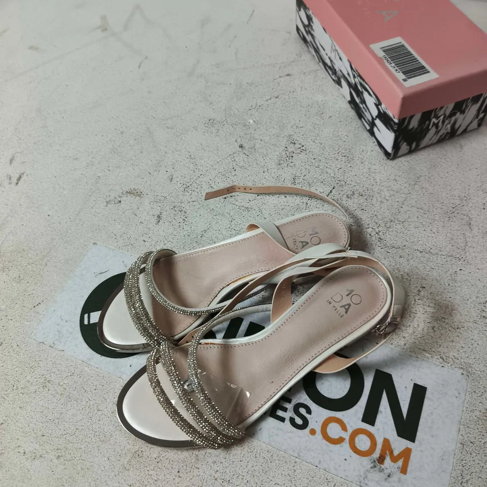 MODA IN PELLE VALINA IVORY METALLIC SANDALS – UK 7 (EU 40)