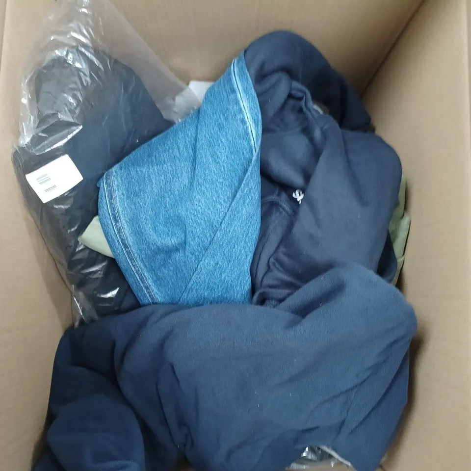BOX OF APPROXIMATELY 15 ASSORTED CLOTHING ITEMS TO INCLUDE ROYAL MAIL TOP, STAR WARS SOCKS, JEANS ETC