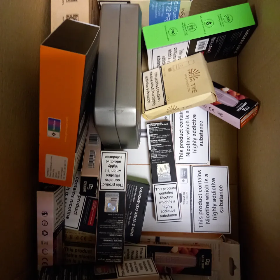 BOX OF APPROXIMATELY 30 ASSORTED VAPING KITS & DISPOSABLE VAPES IN VARIOUS FLAVOURS & BRANDS TO INCLUDE VAPORESSO, ASPIRE, GEEK VAPE ETC