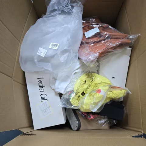BOX OF APPROXIMATELY 15 ASSORTED ITEMS INCLUDING VARIOUS CLOTHING & FOOTWEAR ITEMS