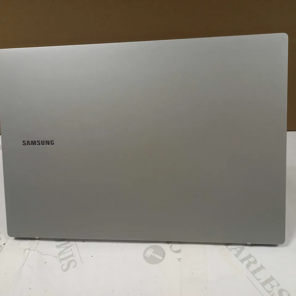 SAMSUNG GALAXY BOOK GO QUALCOMM 7C 4GB RAM SILVER LAPTOP