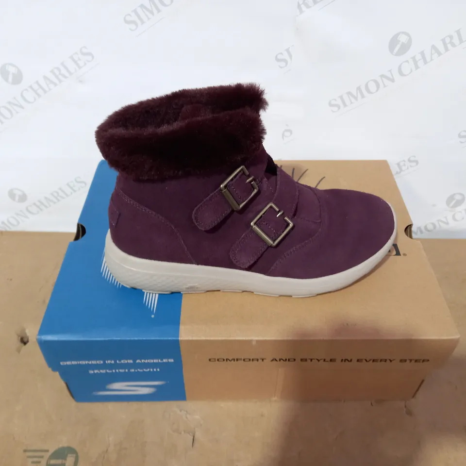 BOXED PAIR OF SKECHERS MAROON BOOTS- SIZE 5.5 