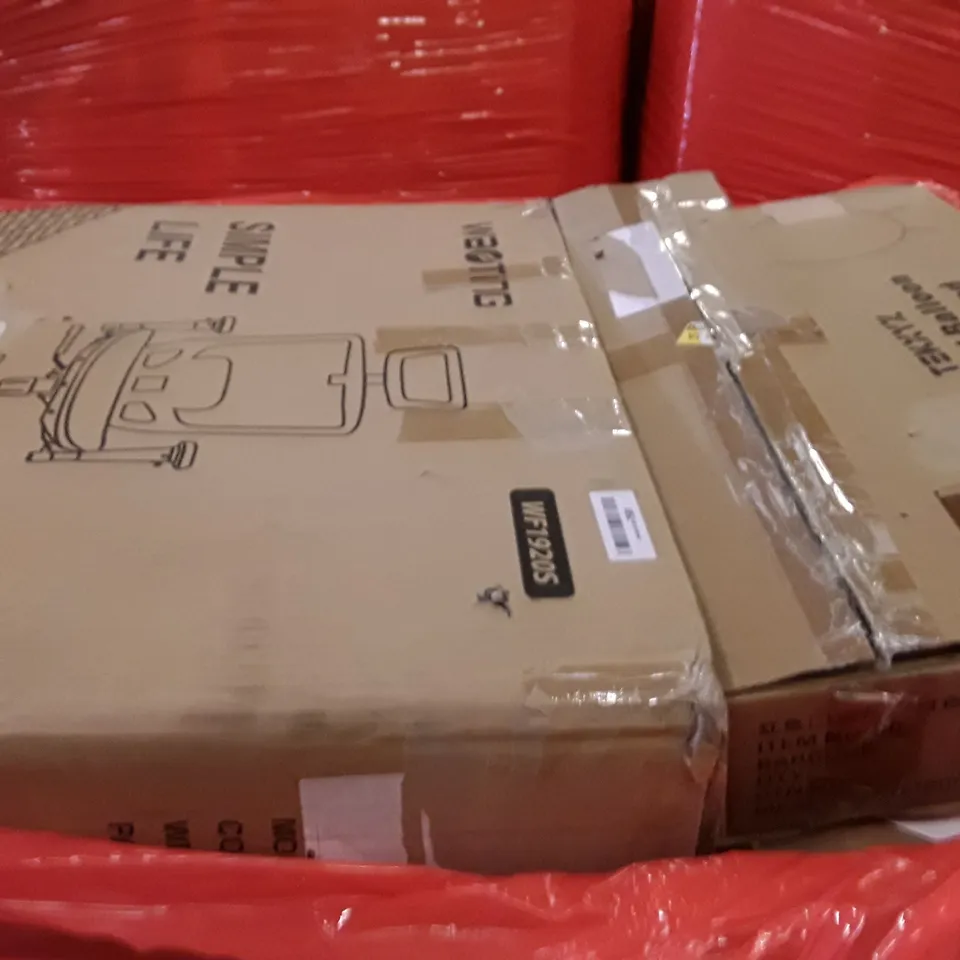 PALLET OF ASSORTED PRODUCTS INCLUDING ROUND BALLOON ARCH STAND, GAMING CHAIR, SHOWER SYSTEM