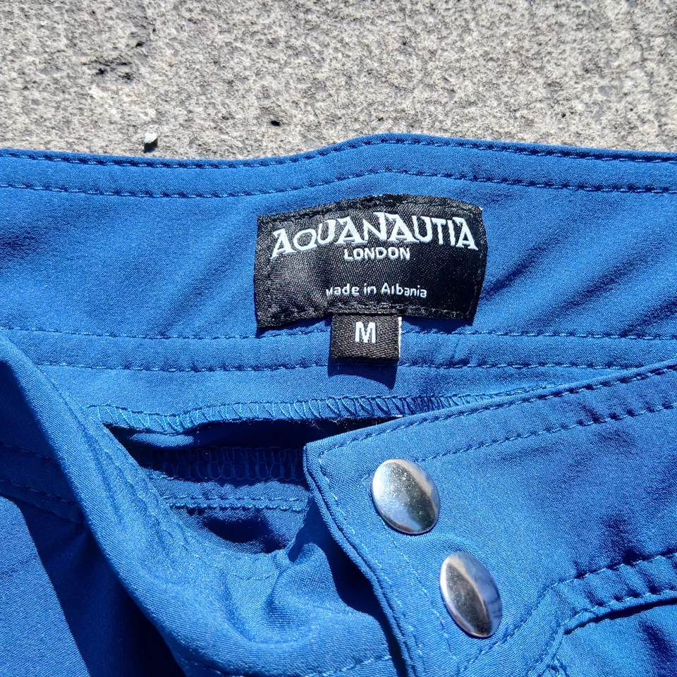APPROXIMATELY SIX LONDON MEN'S BLUE SHORTS – SIZE M