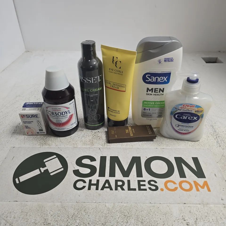 APPROXIMATELY 20 ASSORTED HEALTH & BEAUTY PRODUCTS TO INCLUDE SANEX MEN SKIN HEALTH SHOWER GEL, CAREX HAND WASH, EVE CURLS CURL DEFINING CREAM, ETC - COLLECTION ONLY