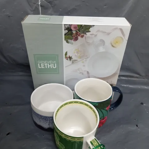 APPROXIMATELY 12 ASSORTED HOUSEHOLD ITEMS TO INCLUDE PLATES , SMALL MUGS , ETC