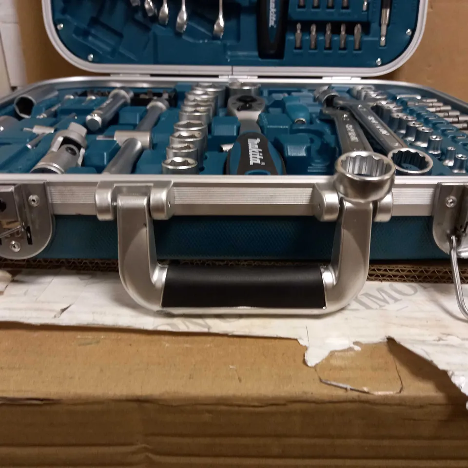 MAKITA SOCKET SET AND DRYWALL SCREWDRIVER