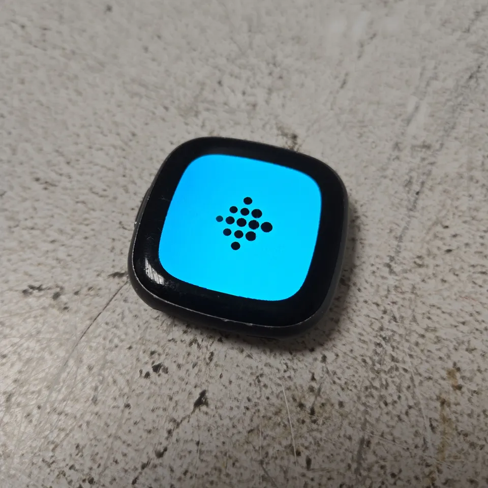 FITBIT VERSA 4 GRAPHITE