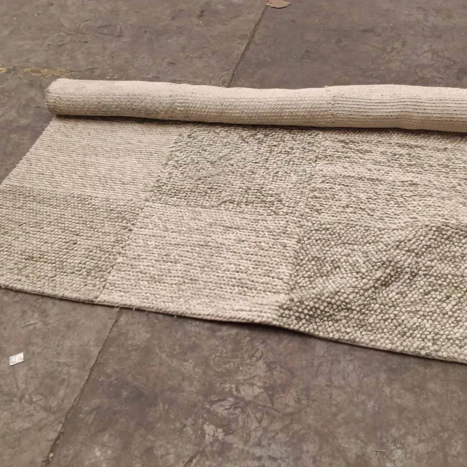 STILLAGE TO CONTAIN APPROXIMATELY 10X DESIGNER AREA RUGS
