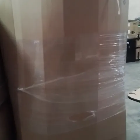 PALLET CONTAINING A LARGE QUANTITY OF PILLOWS 
