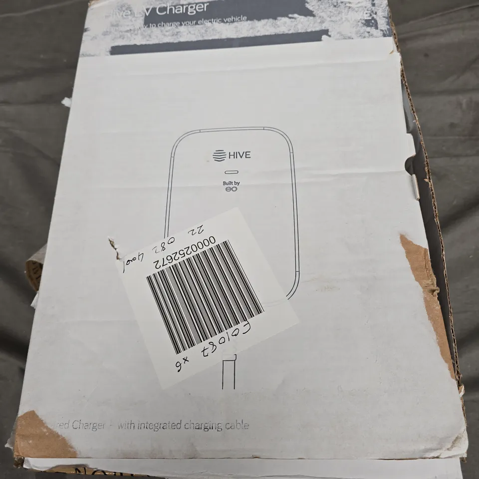 BOXED HIVE EV CHARGER WITH INTEGRATED CHARGING CABLE 
