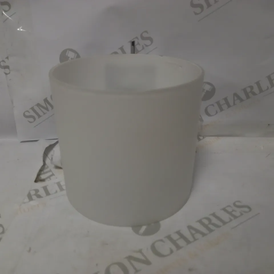 WALL MOUNTED LIGHT FIXTURE