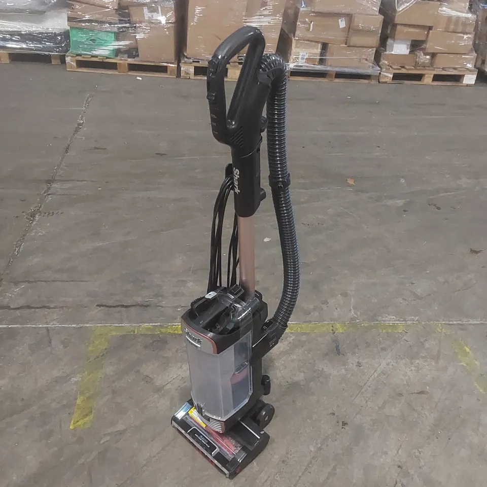 SHARK STRATOS CORDED VACUUM CLEANER