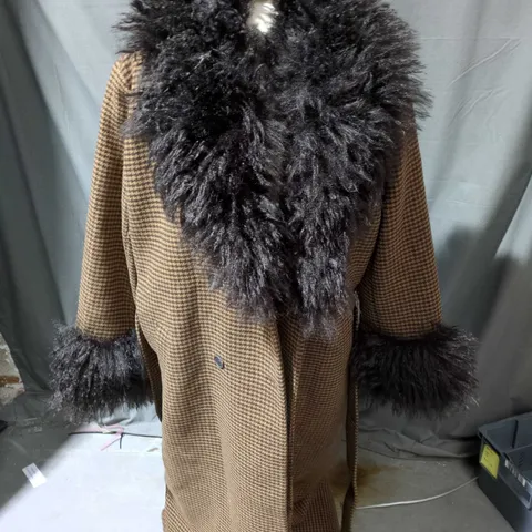MONKI BROWN BELTED HOUNDSTOOTH WOOL COAT WITH BLACK FAUX FUR COLLAR & CUFFS SIZE S