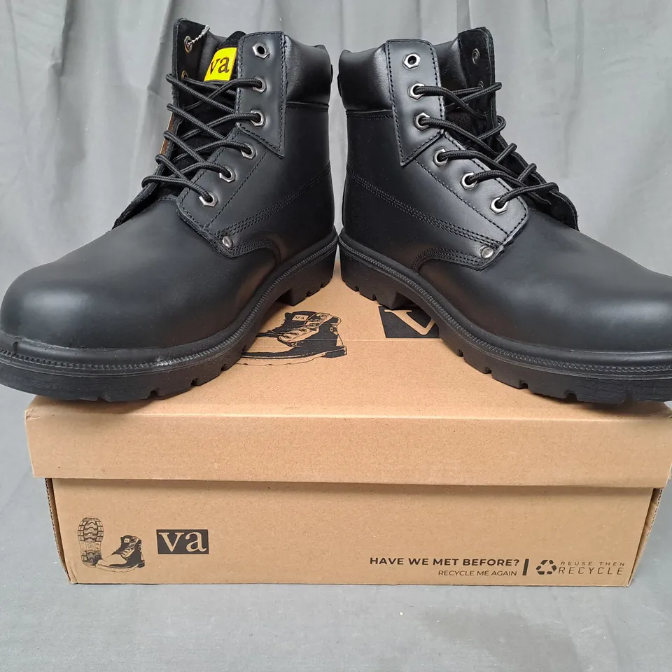 BOXED PAIR OF VA HIGH ANKLE SAFETY BOOTS IN BLACK UK SIZE 12