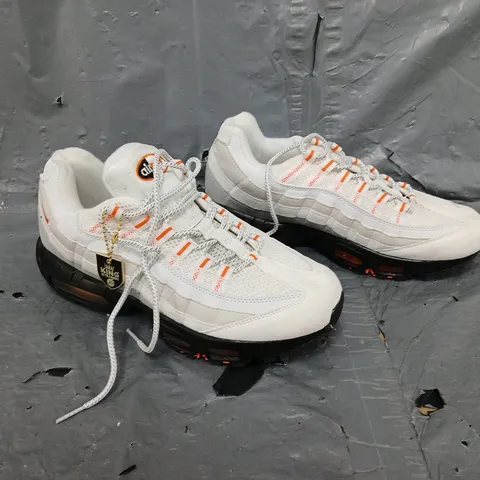 UNBOXED PAIR OF NIKE AIR MAX TRAINERS WHITE/ORANGE UK 8