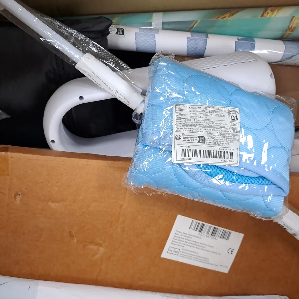 BOX OF APPROXIMATELY 10 ASSORTED HOUSEHOLD ITEMS TO INCLUDE STAINLESS STEEL CUTTING BOARD, ETC - COLLECTION ONLY