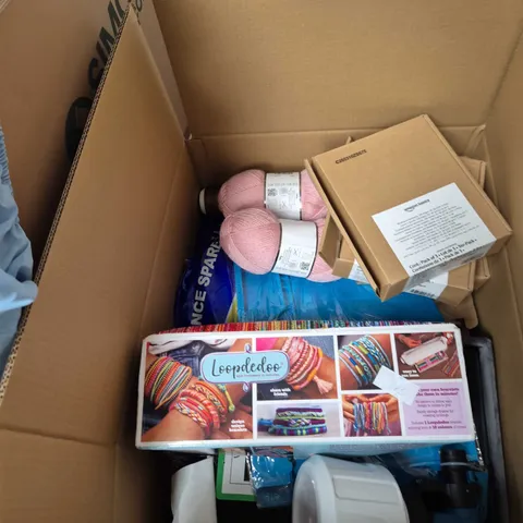 BOX OF APPROXIMATELY 15 ASSORTED ITEMS TO INCLUDE: AMAZON NOTEBOOKS