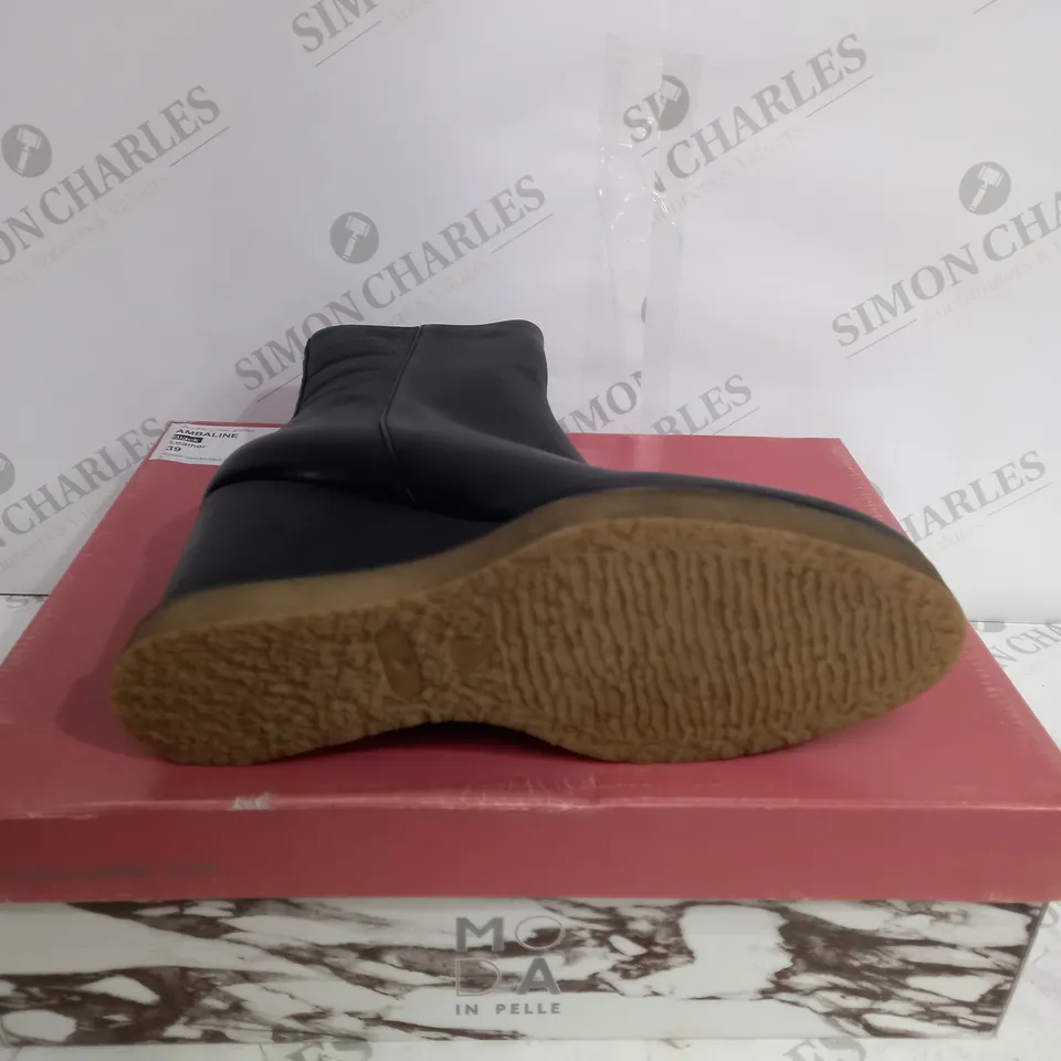 BOXED MODA IN PELLE AMBALINE BLACK LEATHER BOOTS - SIZE 6
