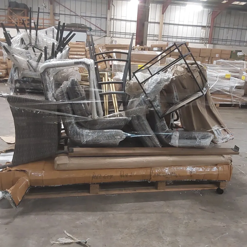 PALLET CONTAINING A LARGE QUANTITY OF ASSORTED DESIGNER CHAIR/FURNITURE PARTS ECT