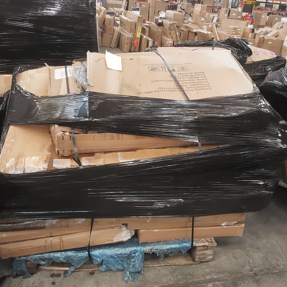 PALLET CONTAINING A LARGE ASSORTMENT OF GARDEN FURNITURE PARTS