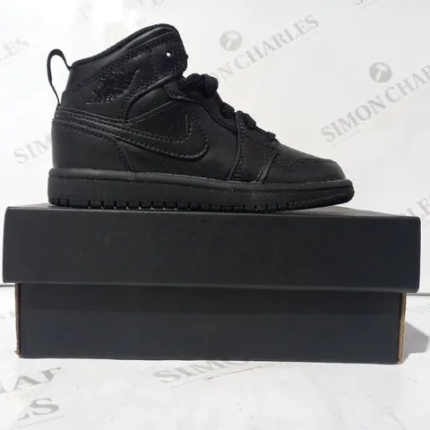 BOXED PAIR OF NIKE AIR JORDAN 1 MID KIDS SHOES IN BLACK UK SIZE 10.5