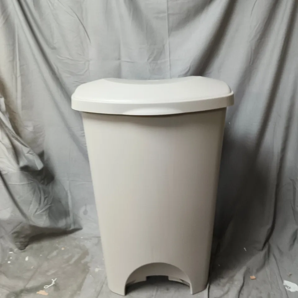 GRADE 1 ADDIS PLASTIC 50 LITRE PEDAL BIN 
