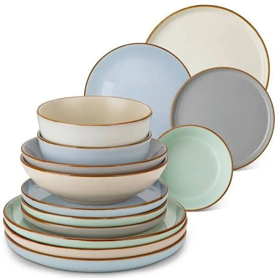 BOXED 16 PIECE PORCELAIN CHINA
DINNERWARE SET - SERVICE FOR 4