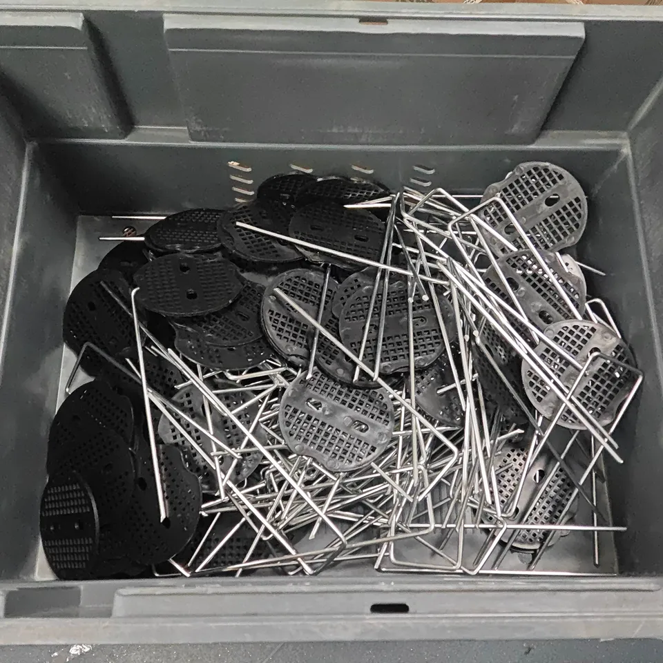 LOT OF SUPPORTED GROUND PEGS