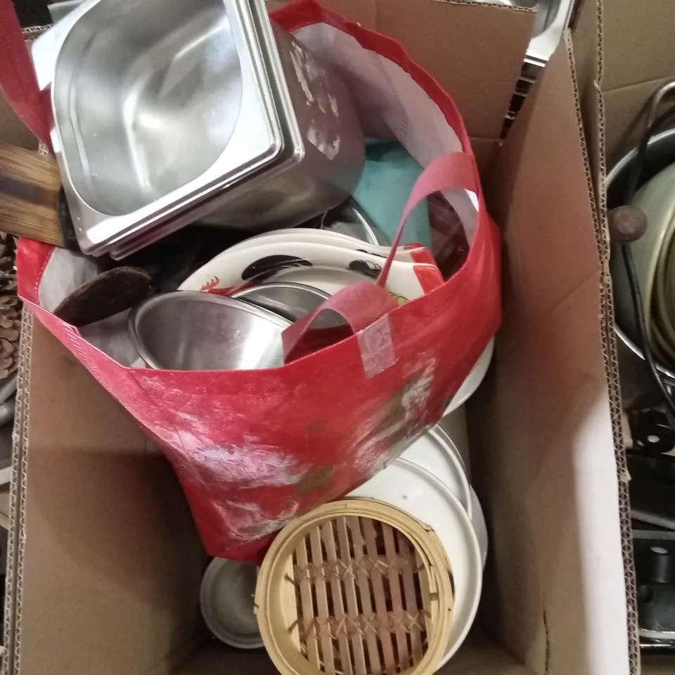 PALLET OF ASSORTED CATERING SUPPLIES AND RESTERAUNT DECOR ITEMS