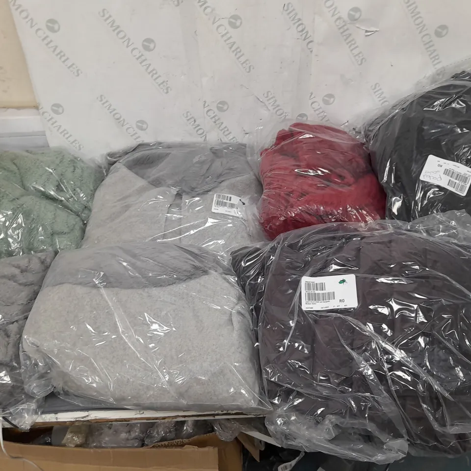BOX OF APPROXIMATELY 10 ASSORTED BAGGED PIECES OF CLOTHING IN VARIOUS STYLES, SIZES, AND BRANDS 