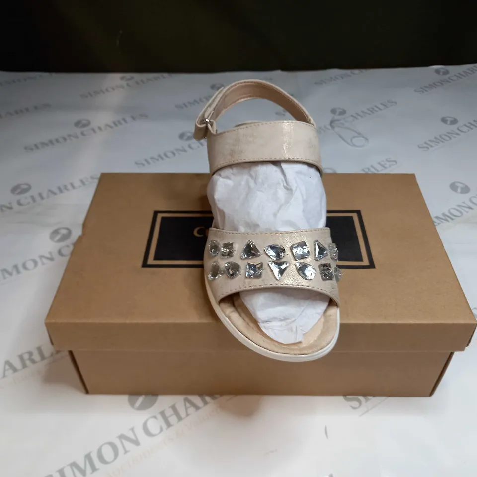 CUSHION-WALK DIMANTE SANDALS SIZE 4