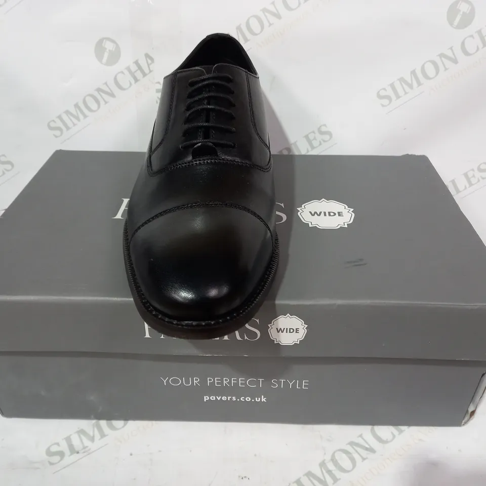 BOXED PAIR OF PAVERS LACE UP SHOES IN BLACK UK SIZE 8