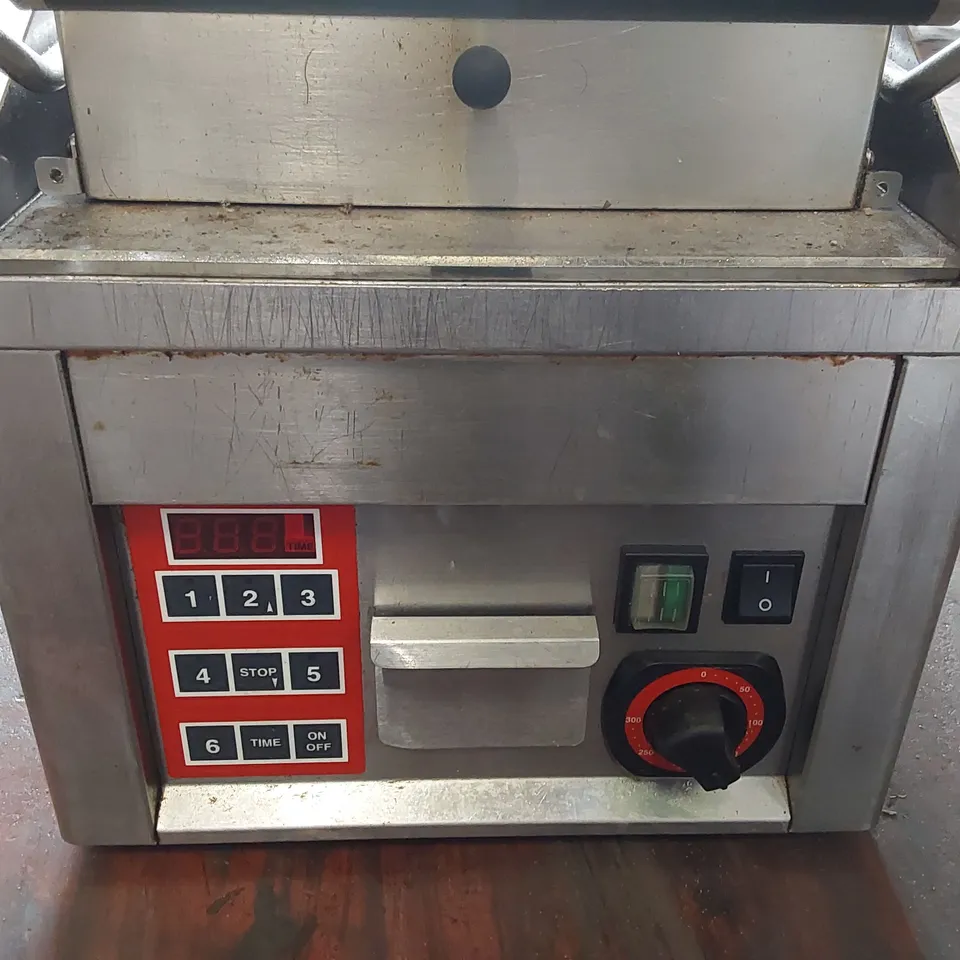 RM GASTRO ELECTRIC CLAM CONTACT GRILL – CHROMED FTHC 30 ED + KD 30 T