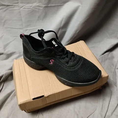 WOMEN'S BLACK MESH TRAINERS WITH PINK SPORT  LOGO SIZE EU 40 