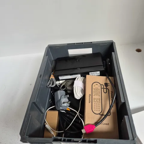 TOTE OF APPROXIMATELY 12 ASSORTED ITEMS TO INCLUDE: SKY ROUTER 
