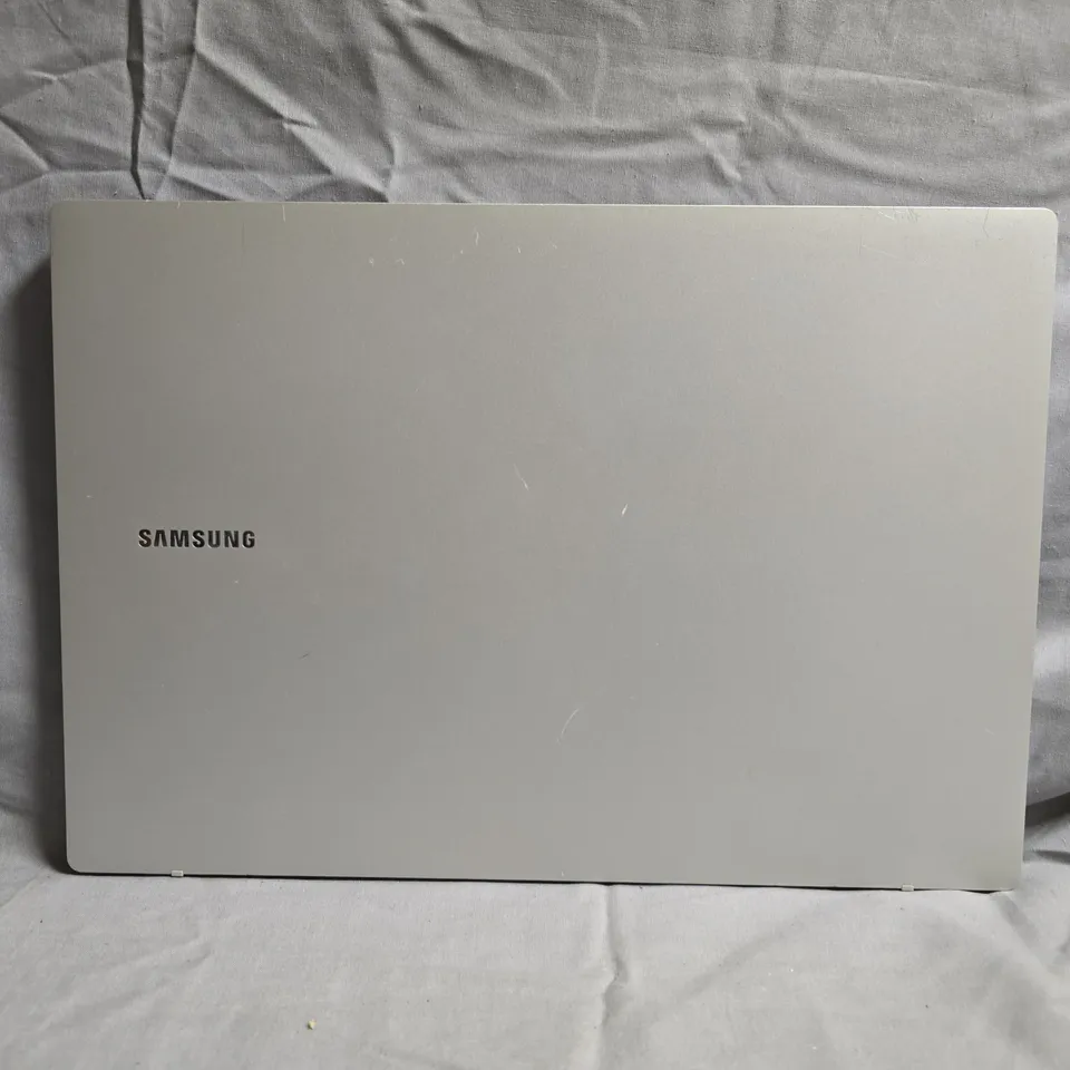 SAMSUNG NP345XLA LAPTOP – SILVER