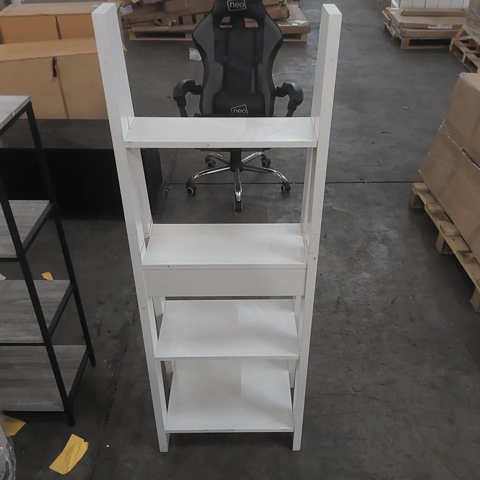 WOODEN LADDER BOOKCASE - WHITE