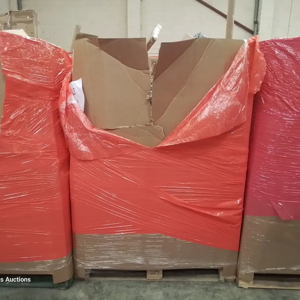 PALLET OF ASSORTED ITEMS INCLUDING: JUMPI 3FT SPRUNG MATTRESS, 135CM MATTRESS TOPPER, LED CEILING LIGHT, LED STRIP LIGHTS, RETRACTABLE GATE